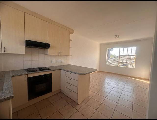 2 BEDROOM APARTMENT FOR SALE IN HEUWELSIG ESTATE